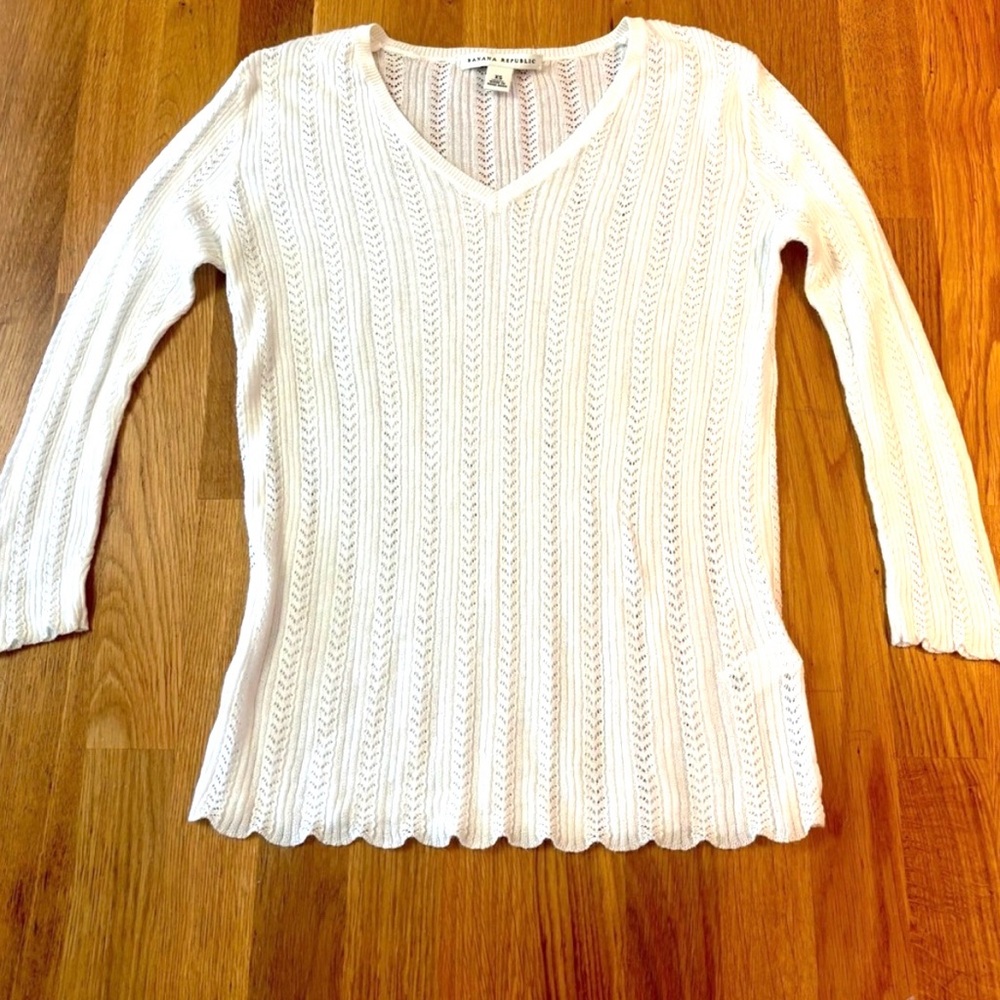 Banana Republic White cotton V-Neck Sweater XS scalloped knit crochet bottom y2k